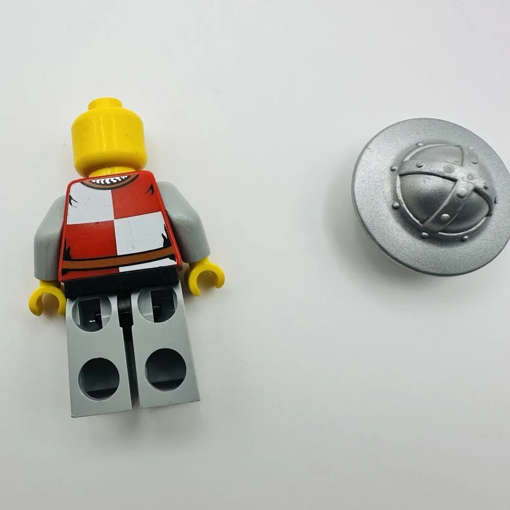 LEGO Kingdoms Lion Knight Castle Minifigure 7946‎ Pre-owned Read Description